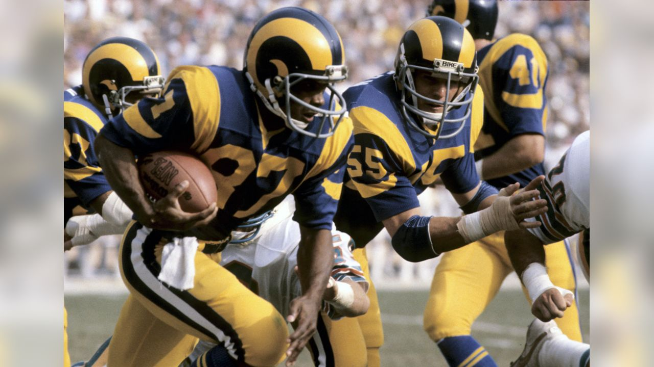 Why Some NFL Fans Refuse to Wear Anything But Vintage Gear